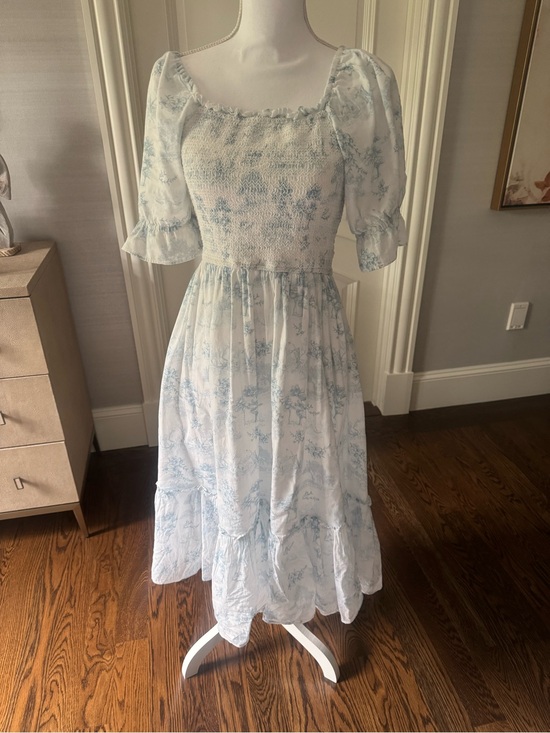 Ivy City Co Dresses & Skirts - Ivy City Co Light Blue 100% Cotton Floral Smocked Midi Dress